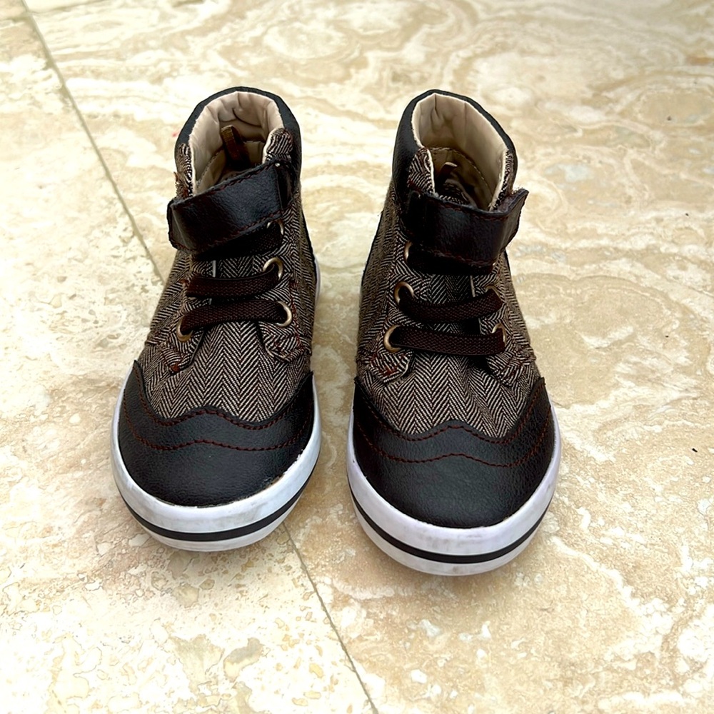 Janie and Jack high top leather baby shoes - size 6 - gently used